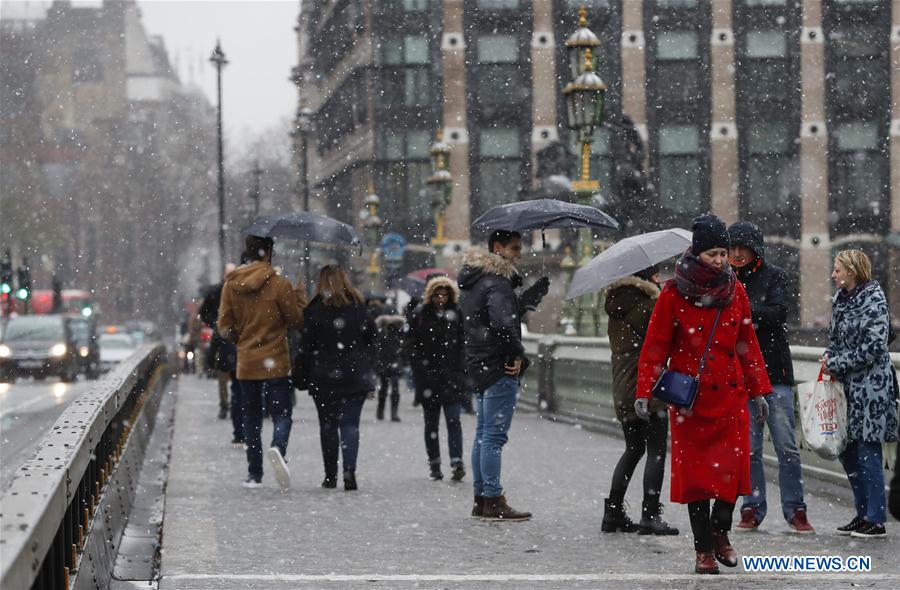 BRITAIN-LONDON-WEATHER-SNOW