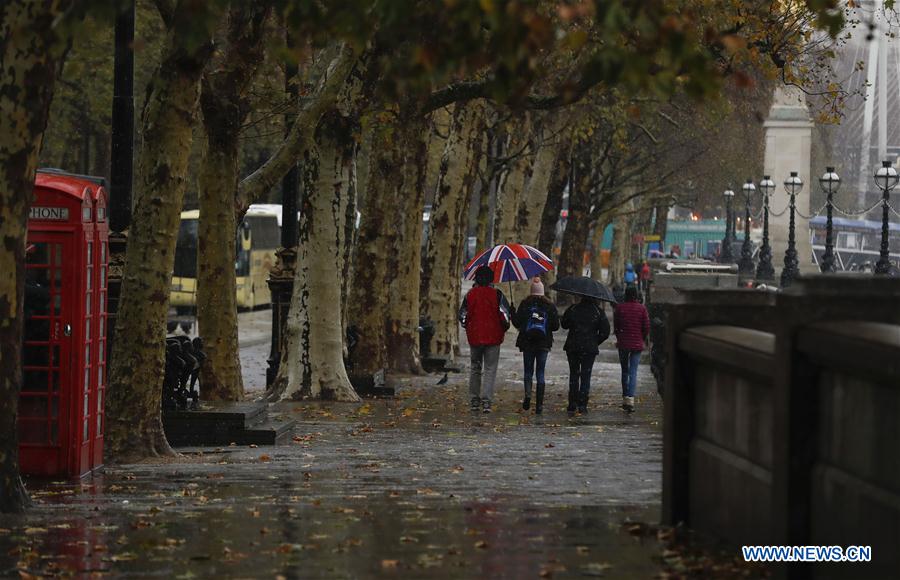 BRITAIN-LONDON-WEATHER-SNOW