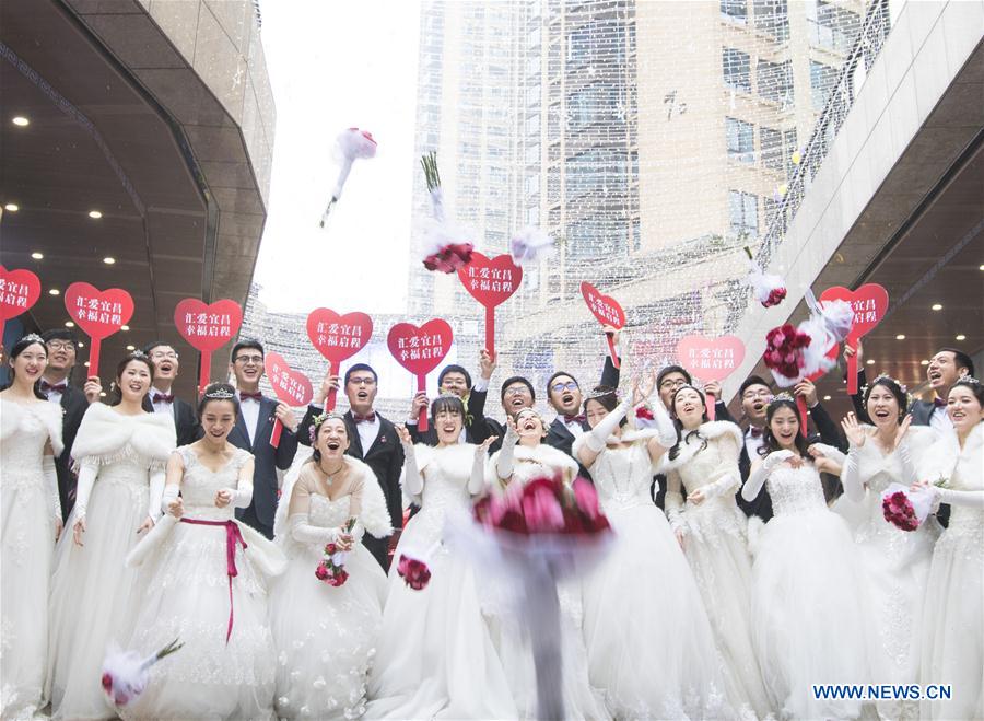 CHINA-HUBEI-GROUP WEDDING (CN)