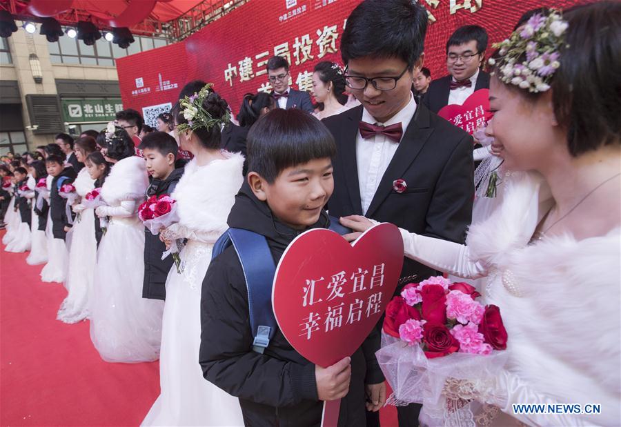 CHINA-HUBEI-GROUP WEDDING (CN)