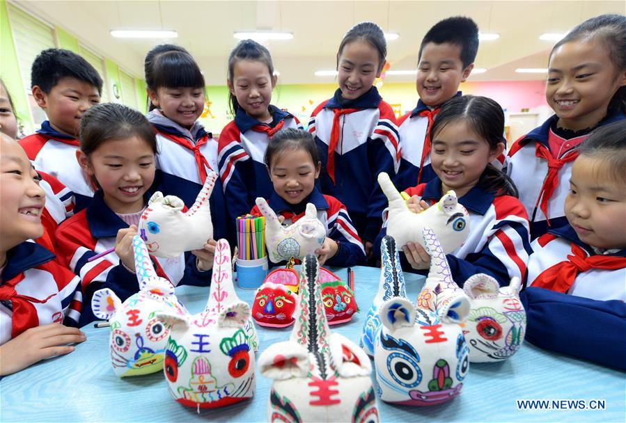 CHINA-HEBEI-TRADITIONAL HANDICRAFT ON CAMPUS (CN)