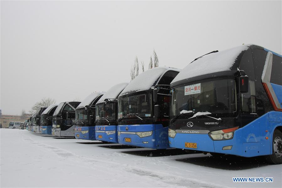 CHINA-YINCHUAN-SNOWFALL-SHUTTLE BUS-OUT OF SERVICE