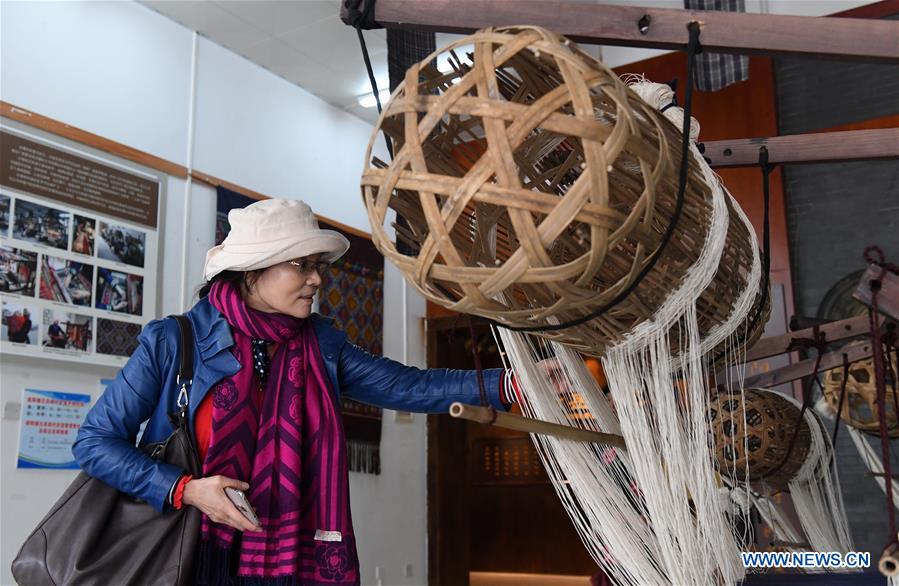 CHINA-GUANGXI-NANNING-FOLK CUSTOM (CN)