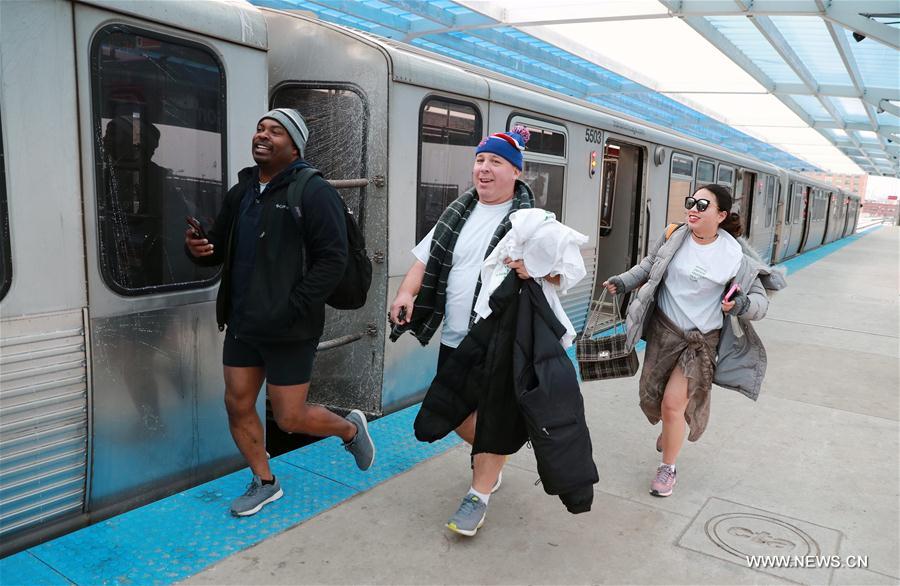 U.S.-CHICAGO-NO PANTS SUBWAY RIDE