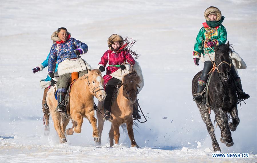 CHINA-INNER MONGOLIA-SNOWFIELD HORSE TAMING (CN)