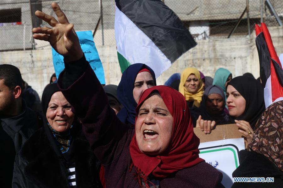 MIDEAST-GAZA STRIP-RAFAH-UNRWA-PROTEST