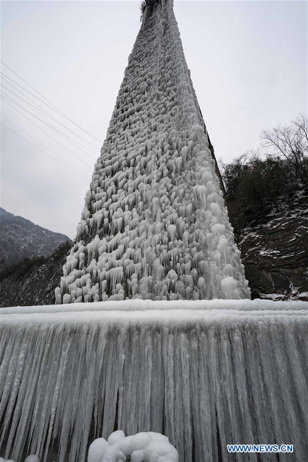 CHINA-HUBEI-NATIONAL HIGHWAY-ICICLES (CN)