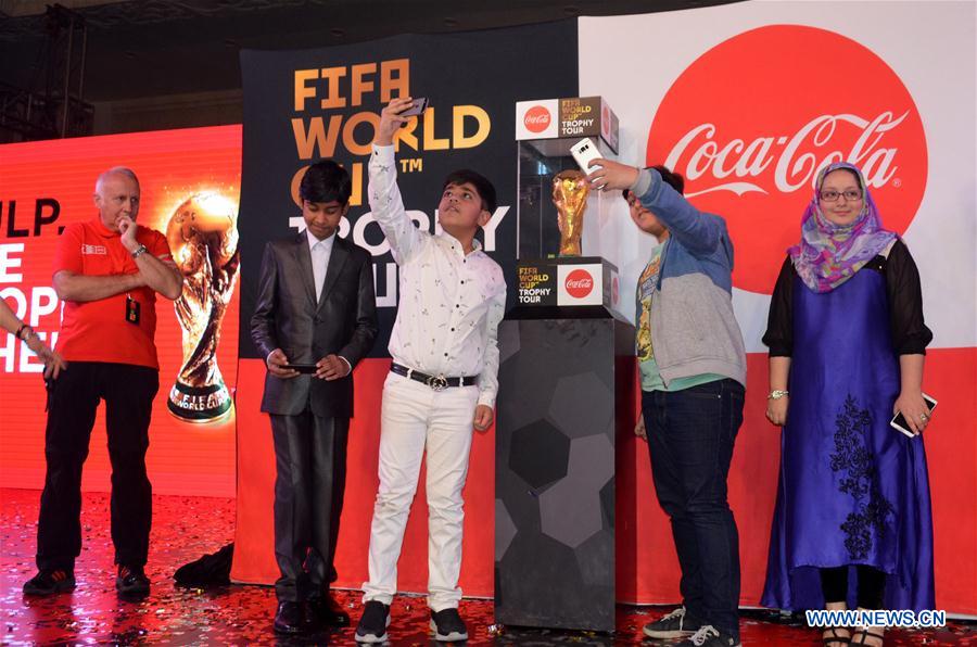 (SP)PAKISTAN-LAHORE-FIFA WORLD CUP-TROPHY