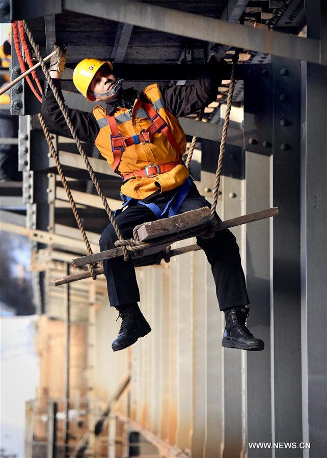 CHINA-HENAN-RAILWAY-BRIDGE STEEL BRACKET-MAINTENANCE(CN)