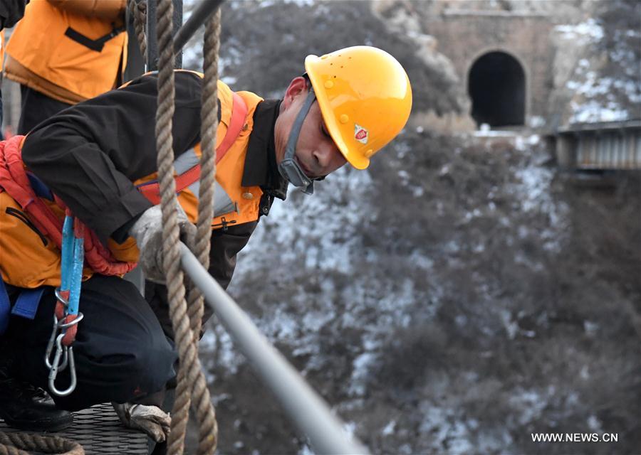 CHINA-HENAN-RAILWAY-BRIDGE STEEL BRACKET-MAINTENANCE(CN)