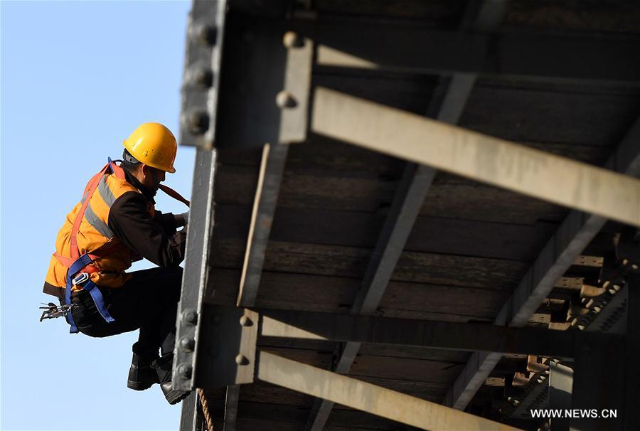 CHINA-HENAN-RAILWAY-BRIDGE STEEL BRACKET-MAINTENANCE(CN)