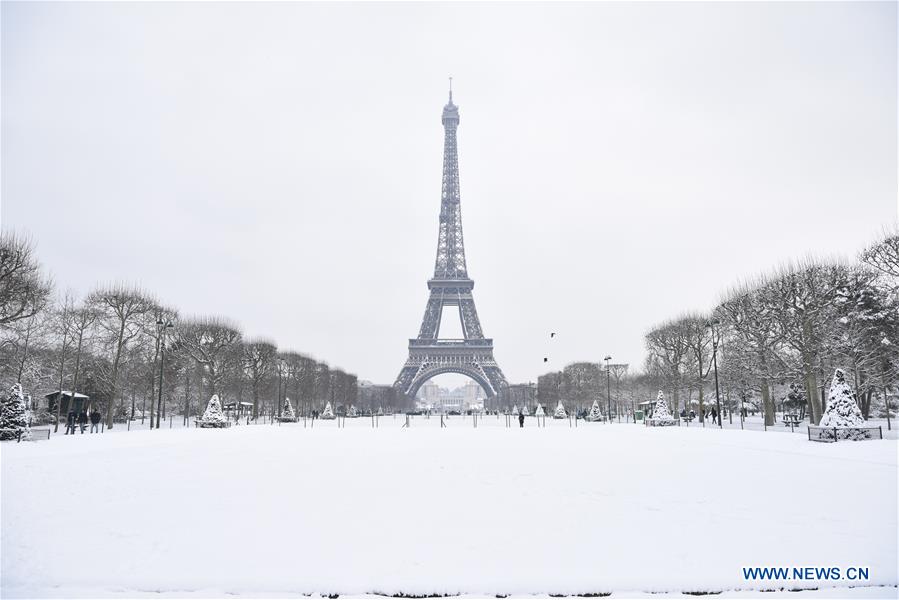 FRANCE-PARIS-SNOW