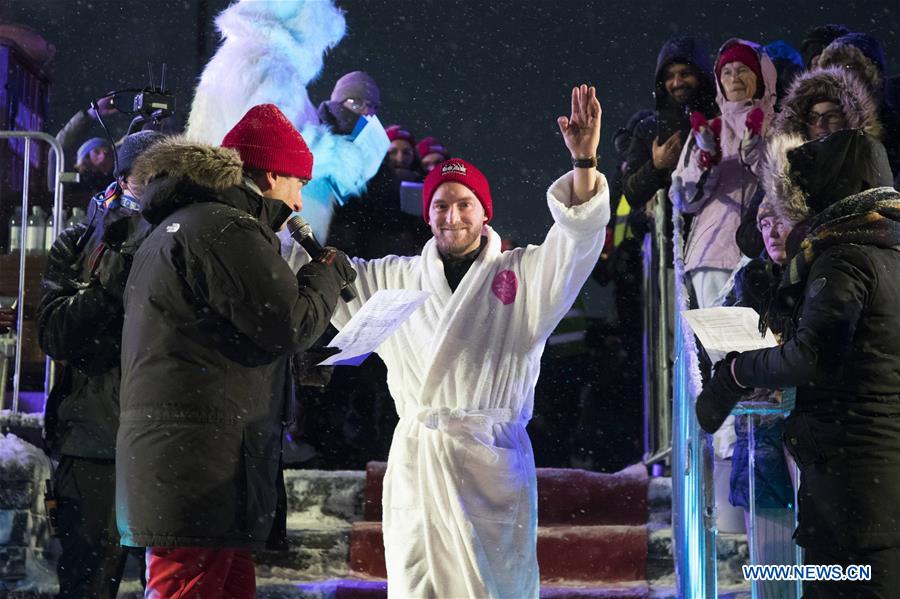 FINLAND-OULU-POLAR BEAR PITCHING 