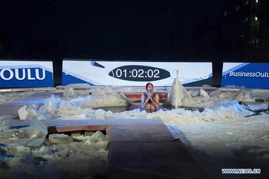 FINLAND-OULU-POLAR BEAR PITCHING 