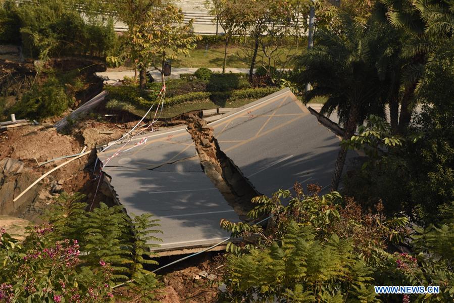 CHINA-GUANGDONG-FOSHAN-ROAD COLLAPSE (CN) 