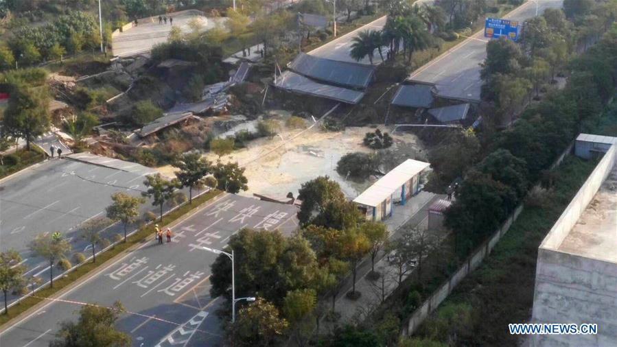CHINA-GUANGDONG-FOSHAN-ROAD COLLAPSE (CN)
