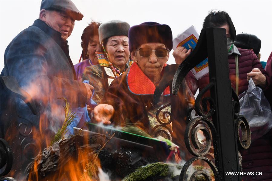 CHINA-INNER MONGOLIA-FIRE WORSHIPING RITUAL (CN)