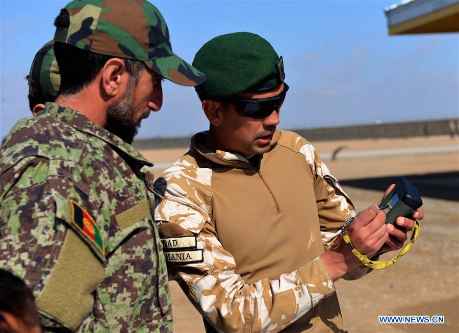 afghan army soldiers receive training in kandahar