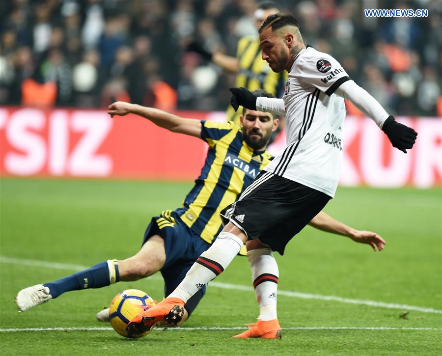 Besiktas vence clássico com Fenerbahçe com golaços de Quaresma e