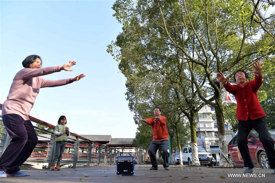 CHINA-JIANGXI-NEW DWELLERS-RETIREMENT LIFE (CN)