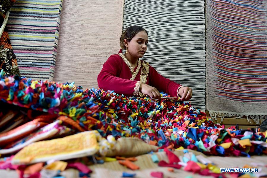 EGYPT-CAIRO-APE-WOMEN-GARBAGE-RECYCLING-PRODUCTS