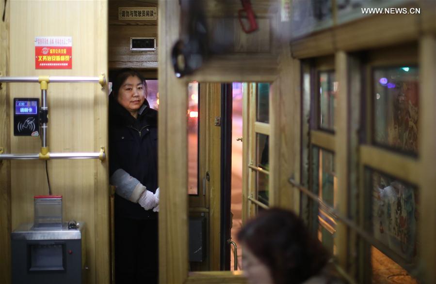 CHINA-LIAONING-DALIAN-TRANSPORT-WOMEN TRAM CREW (CN)