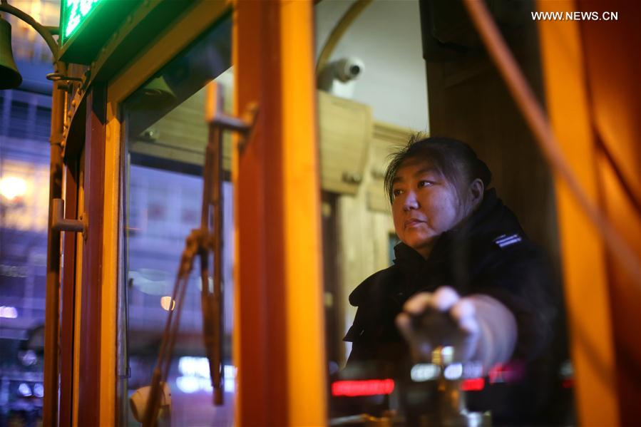 CHINA-LIAONING-DALIAN-TRANSPORT-WOMEN TRAM CREW (CN)