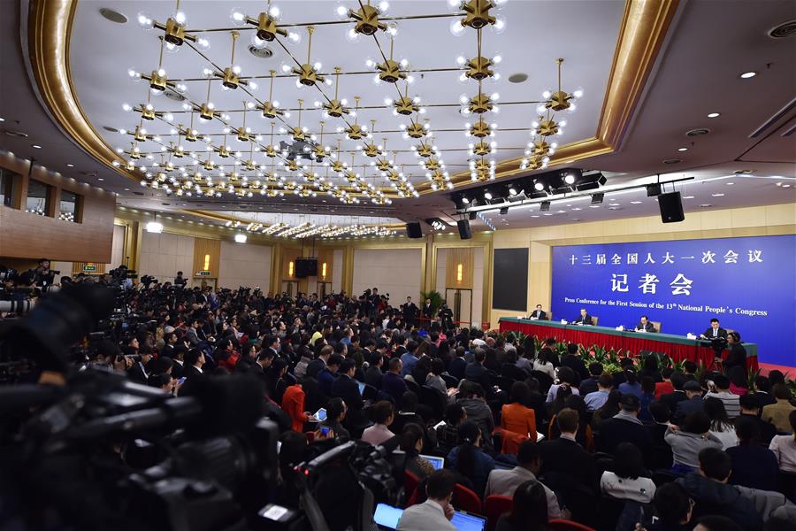 Xinhua Headlines: China champions peace, development, will not replace U.S.