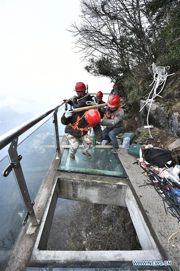 #CHINA-ZHANGJIAJIE-GLASS PAVEMENT-MAINTAINENCE (CN)