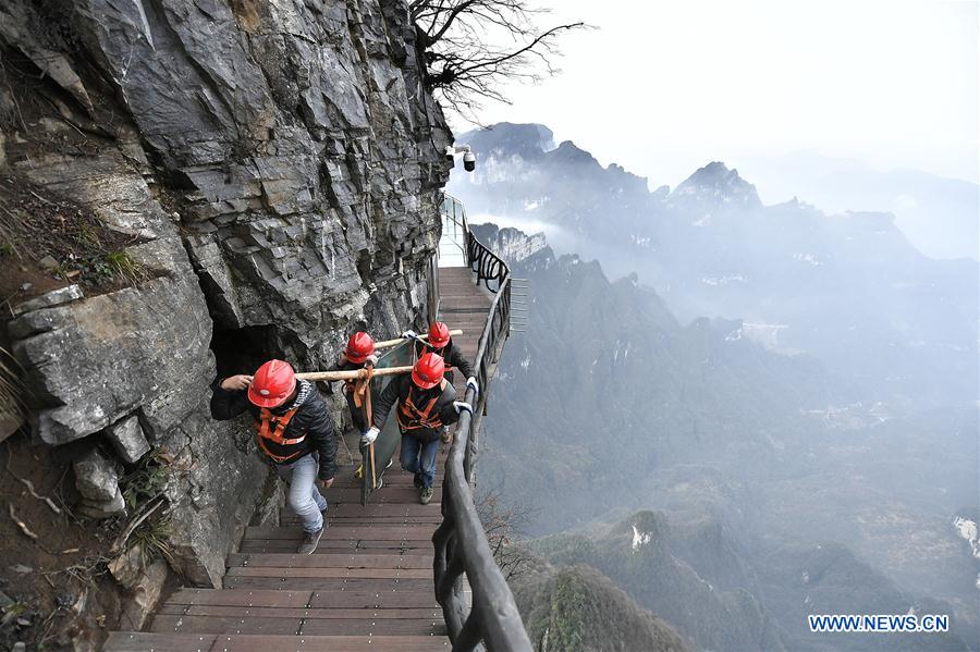 #CHINA-ZHANGJIAJIE-GLASS PAVEMENT-MAINTAINENCE (CN)