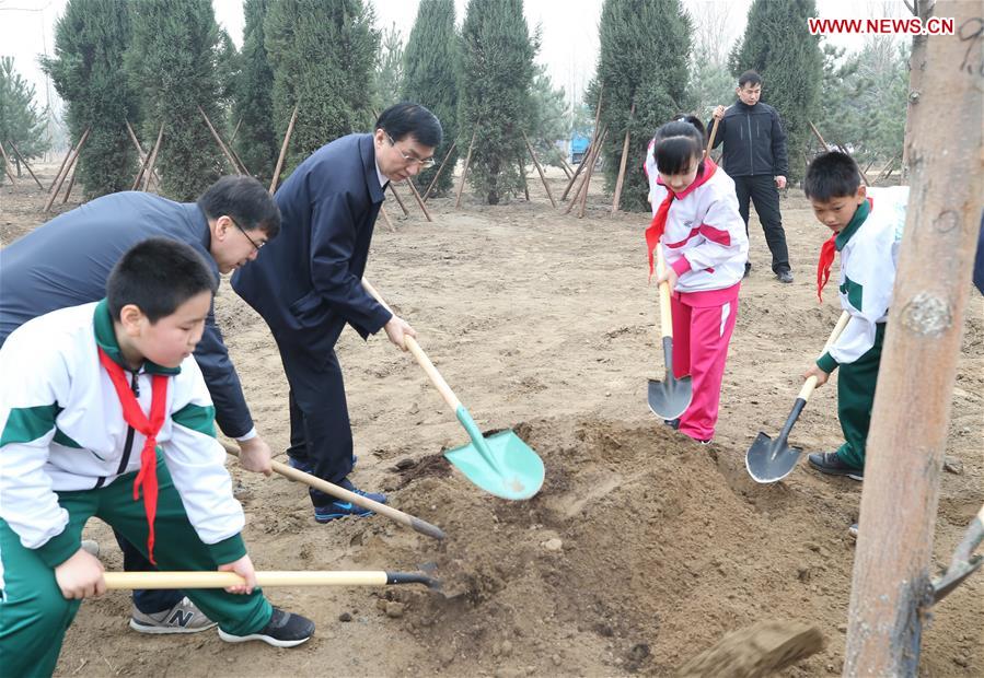 CHINA-BEIJING-LEADERS-TREE PLANTING (CN)