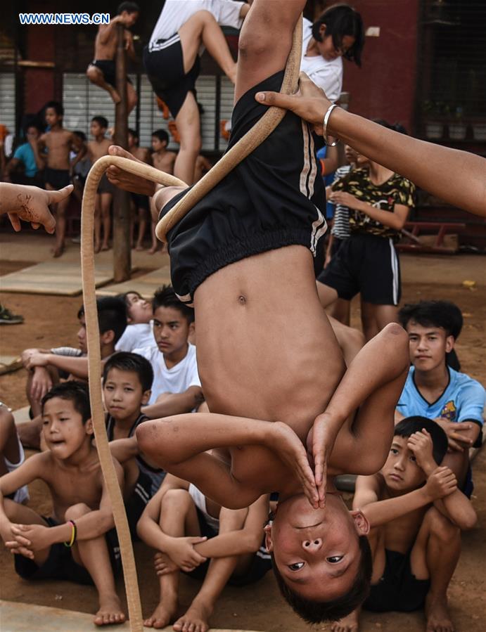 INDIA-MUMBAI-TRADITIONAL SPORT-SCHOOL STUDENTS