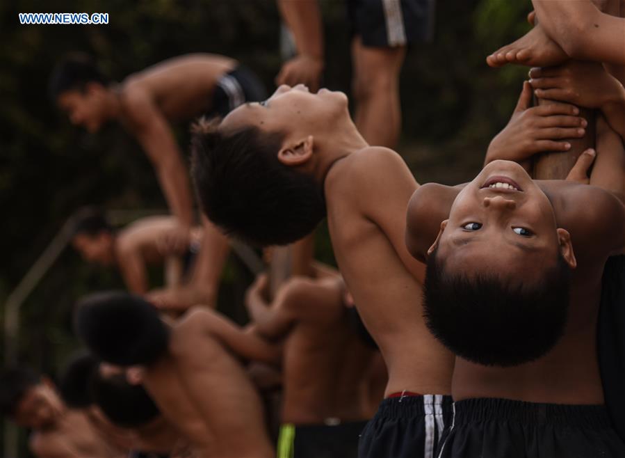 INDIA-MUMBAI-TRADITIONAL SPORT-SCHOOL STUDENTS