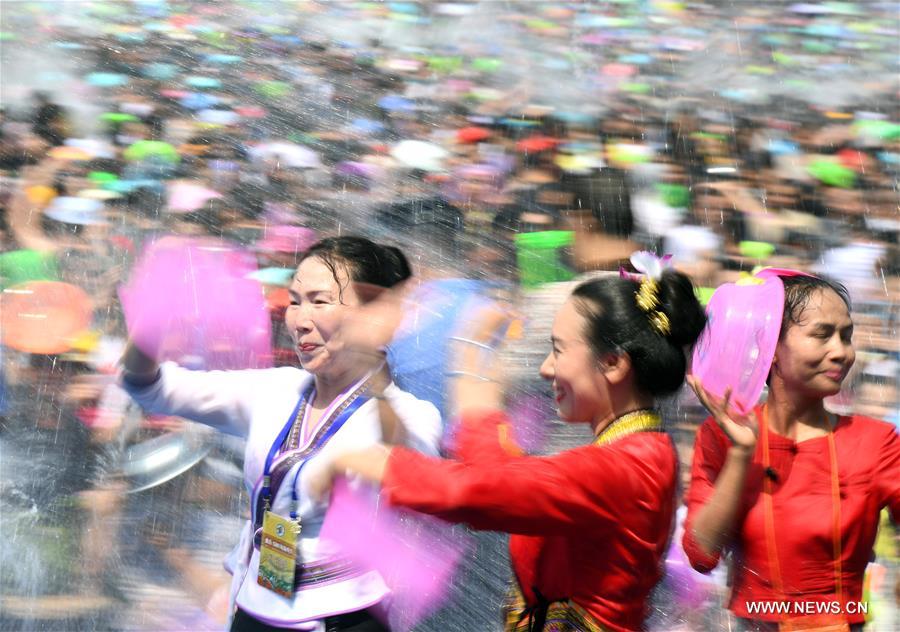 CHINA-YUNNAN-XISHUANGBANNA-WATER SPRINKLING FESTIVAL (CN)