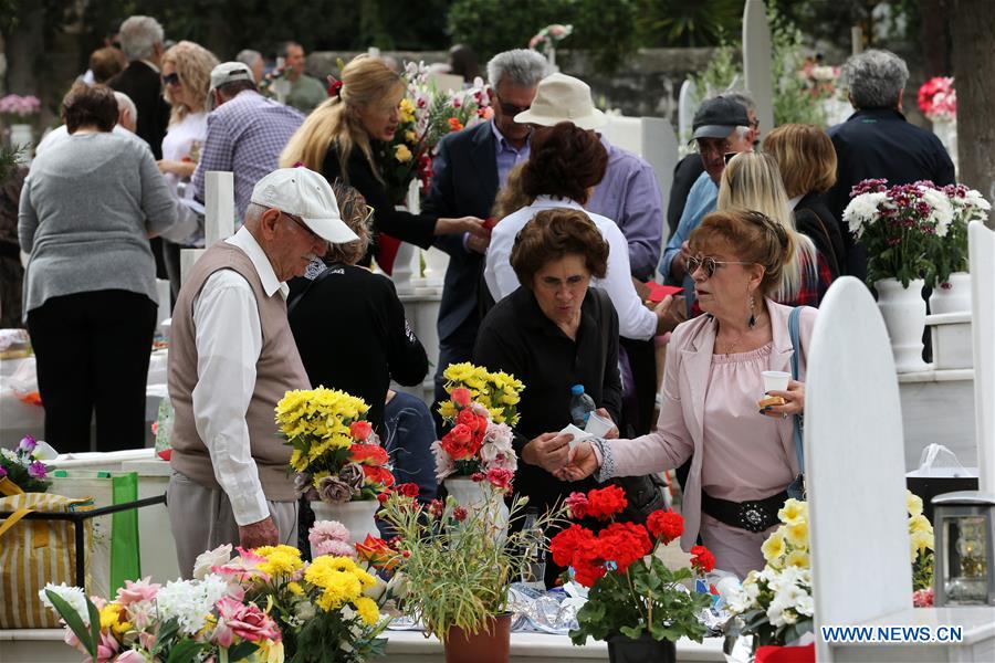 GREECE-ATHENS-PONTIAN GREEKS-CEMETERIES-CUSTOM