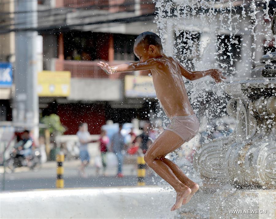THE PHILIPPINES-MANILA-SUMMER HEAT
