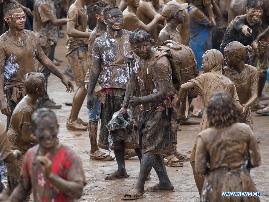 CHINA-YUNNAN-WA ETHNIC GROUP-CARNIVAL (CN)