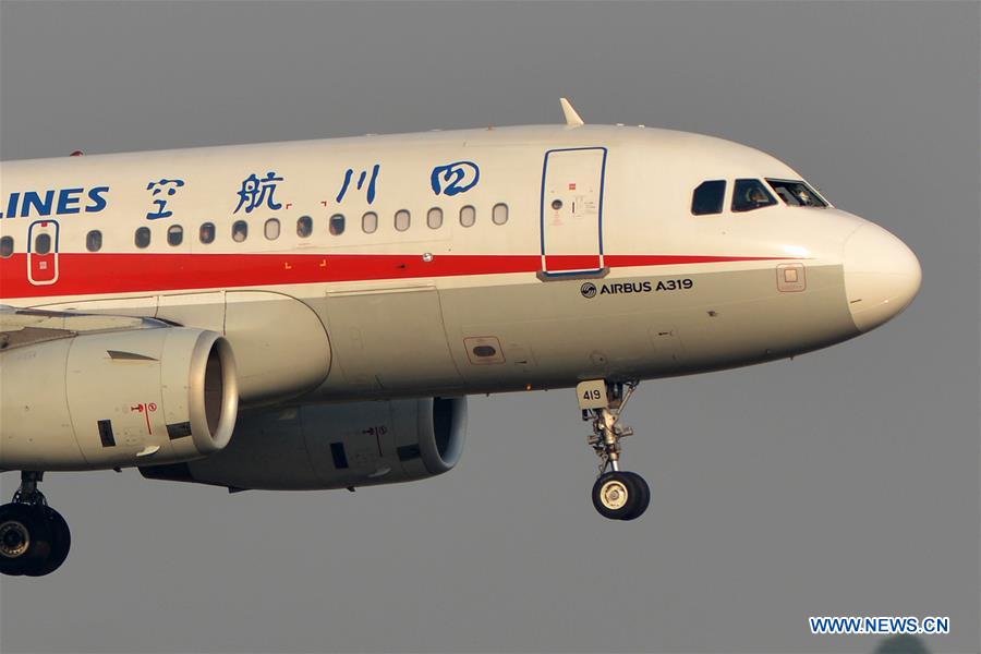 #CHINA-CHENGDU-PLANE-EMERGENCY LANDING (CN)