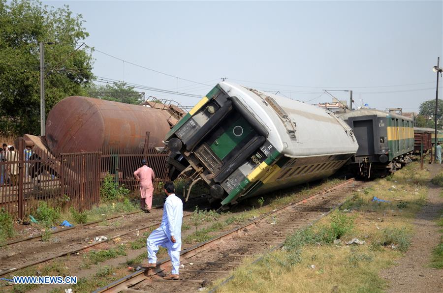 PAKISTAN-LAHORE-TRAIN-ACCIDENT
