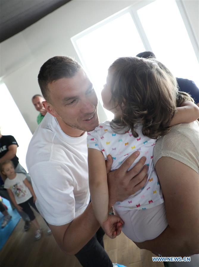 (SP)BOSNIA AND HERZEGOVINA-SARAJEVO-SOCCER-EDIN DZEKO-PARENT'S HOUSE