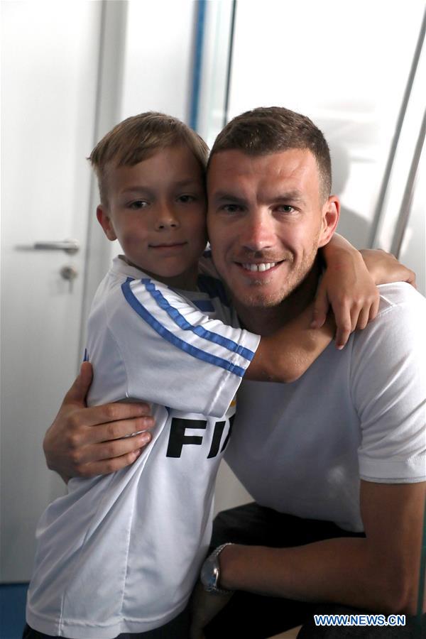(SP)BOSNIA AND HERZEGOVINA-SARAJEVO-SOCCER-EDIN DZEKO-PARENT'S HOUSE