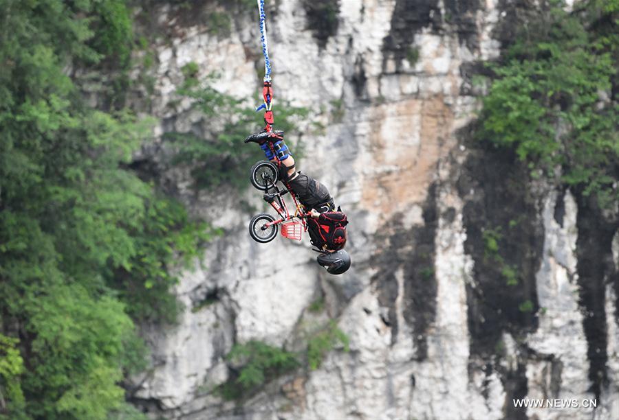 #CHINA-HUNAN-ZHANGJIAJIE-BUNGEE JUMPING (CN)