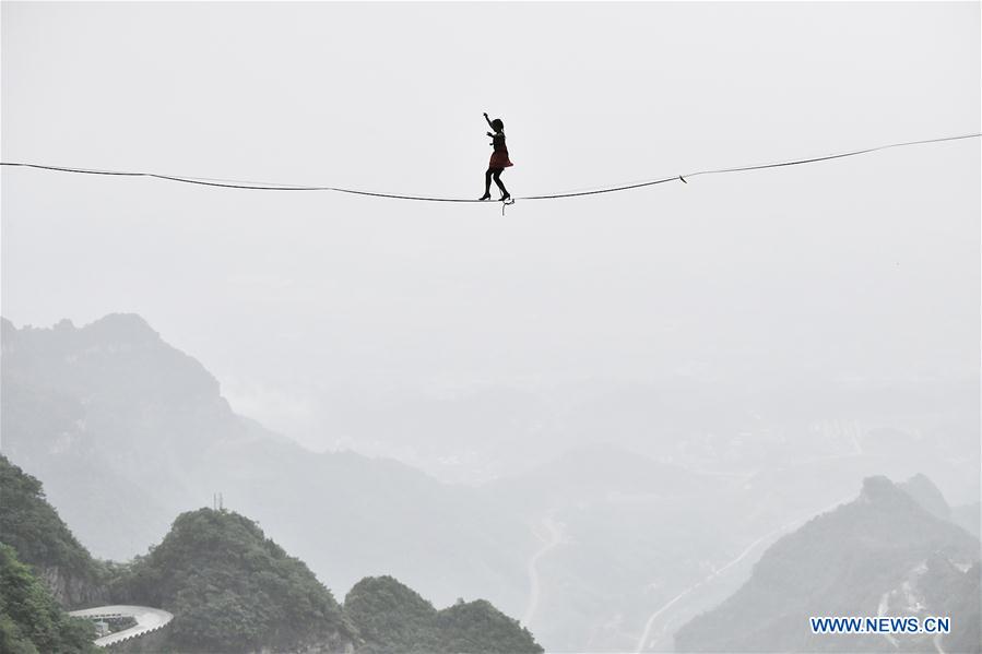 #CHINA-HUNAN-SLACKLINE-HIGH HEELS-CONTEST (CN)