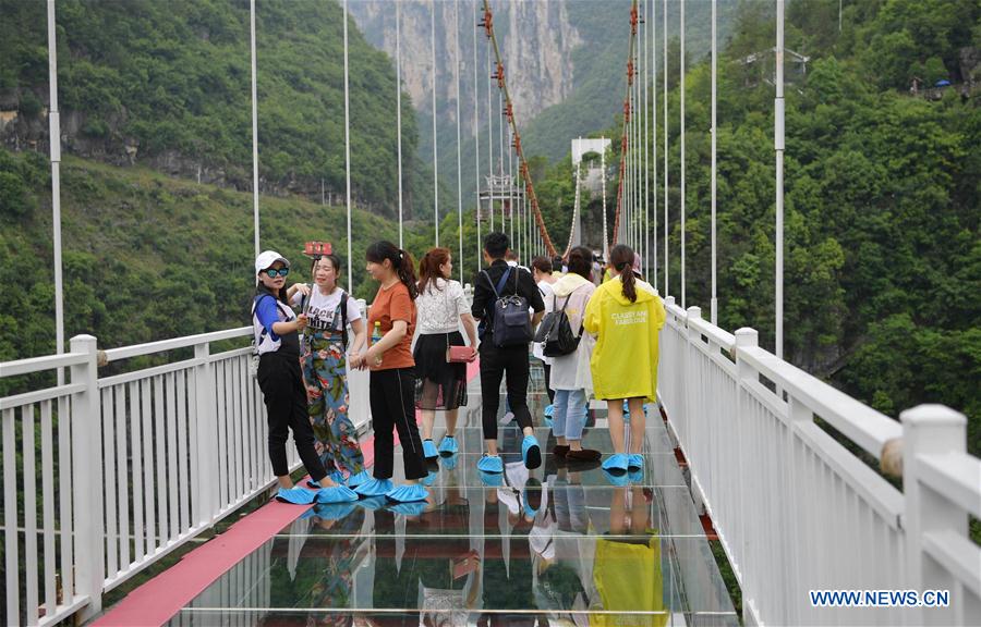 #CHINA-HUBEI-ENSHI-GLASS BOTTOM BRIDGE (CN)