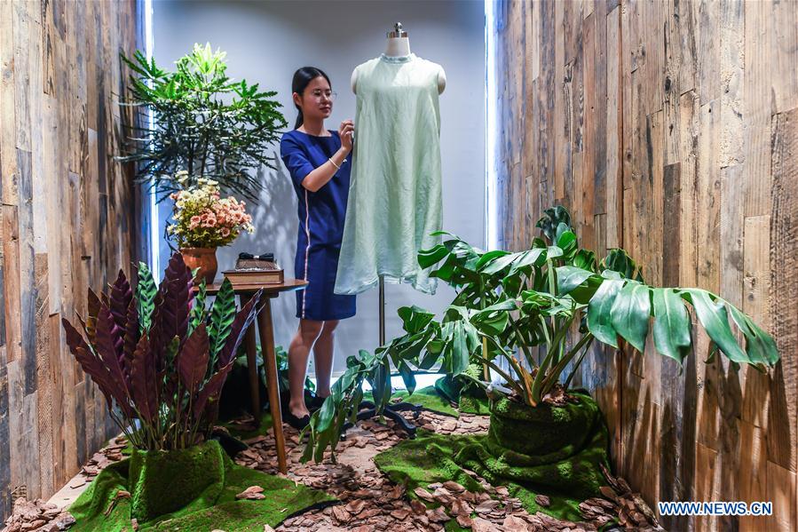 CHINA-ZHEJIANG-PUYUAN-TOWN-SWEATER(CN)