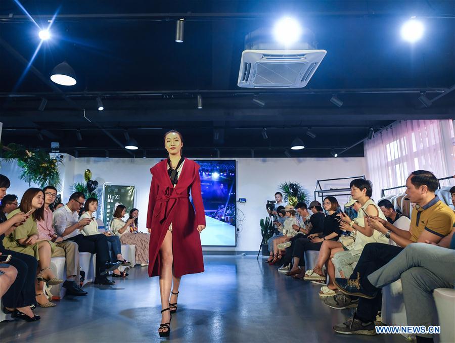 CHINA-ZHEJIANG-PUYUAN-TOWN-SWEATER(CN)