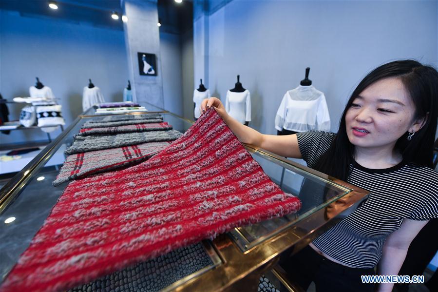 CHINA-ZHEJIANG-PUYUAN-TOWN-SWEATER(CN)