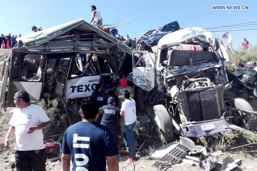 MEXICO-TEPETLAOXTOC-ROAD CRASH