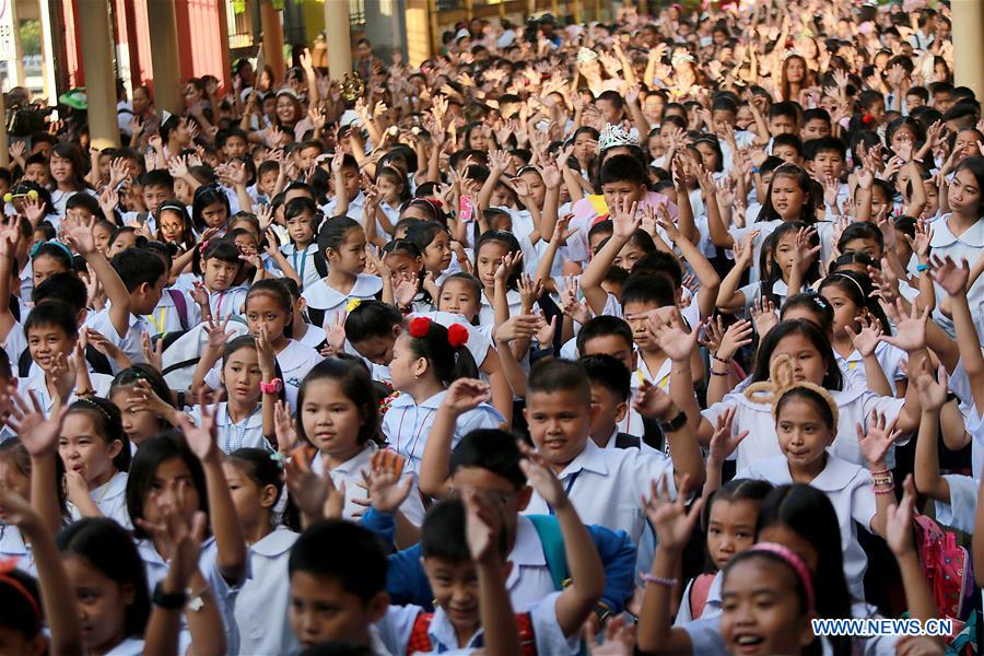PHILIPPINES-QUEZON CITY-FIRST DAY OF SCHOOL
