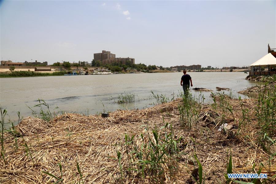 IRAQ-MOSUL-TIGRIS RIVER-LOW FLOW